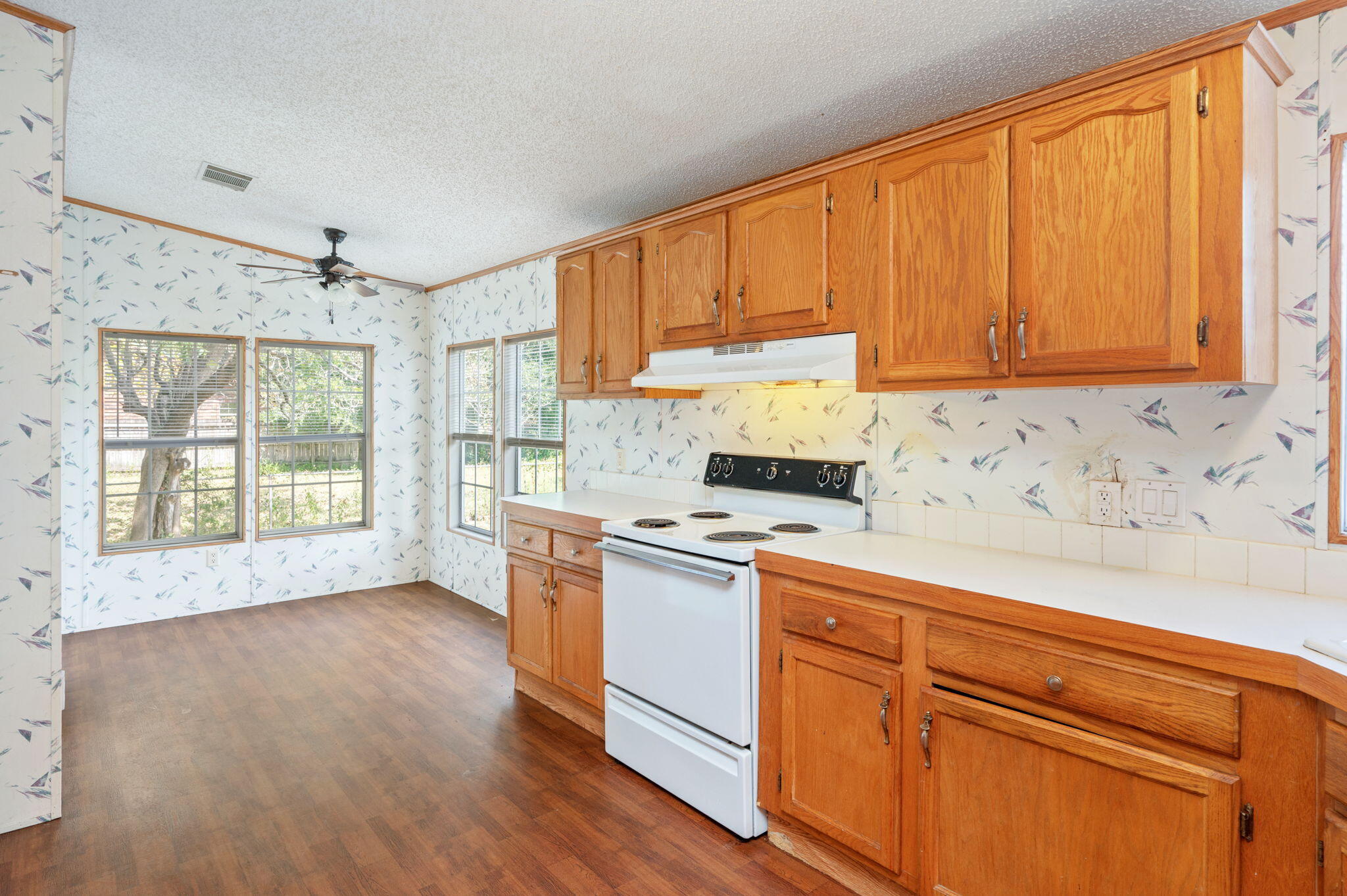189 Benjamin Street Crestview, FL 32536 - Photo 14 of 40 a kitchen with stainless steel appliances white cabinets and a stove top oven
