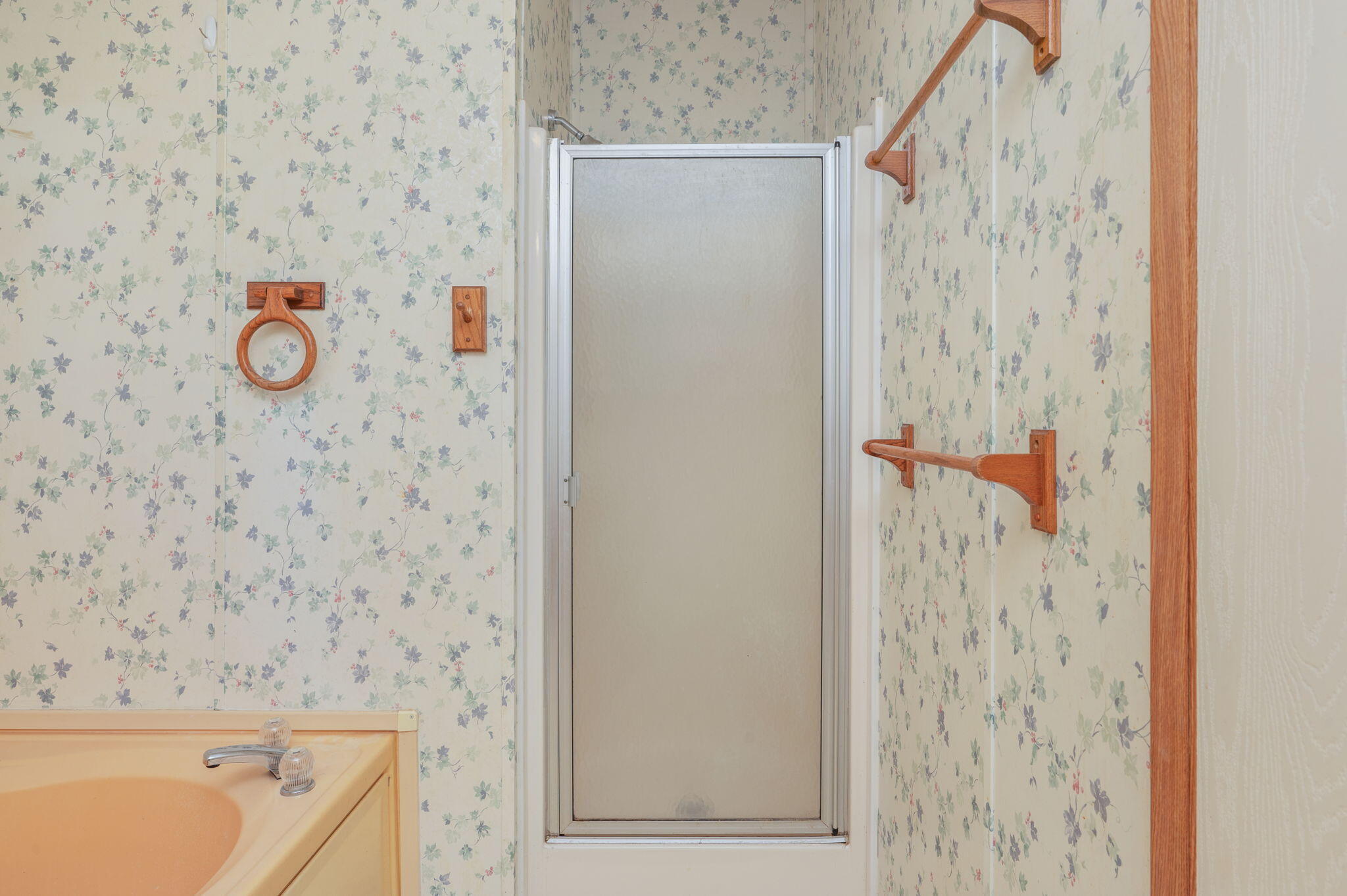 189 Benjamin Street Crestview, FL 32536 - Photo 26 of 40 a bathroom with a shower