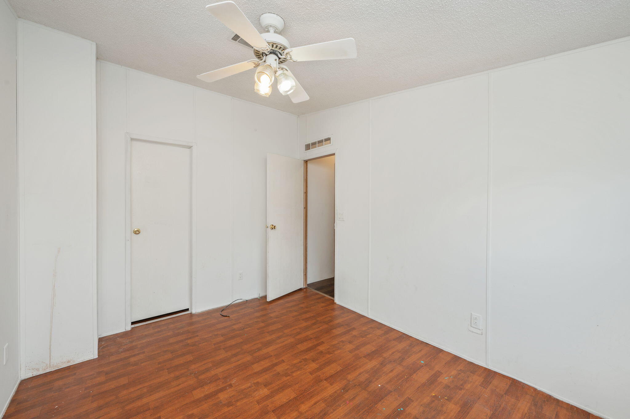 189 Benjamin Street Crestview, FL 32536 - Photo 30 of 40 a view of a bedroom with a small space