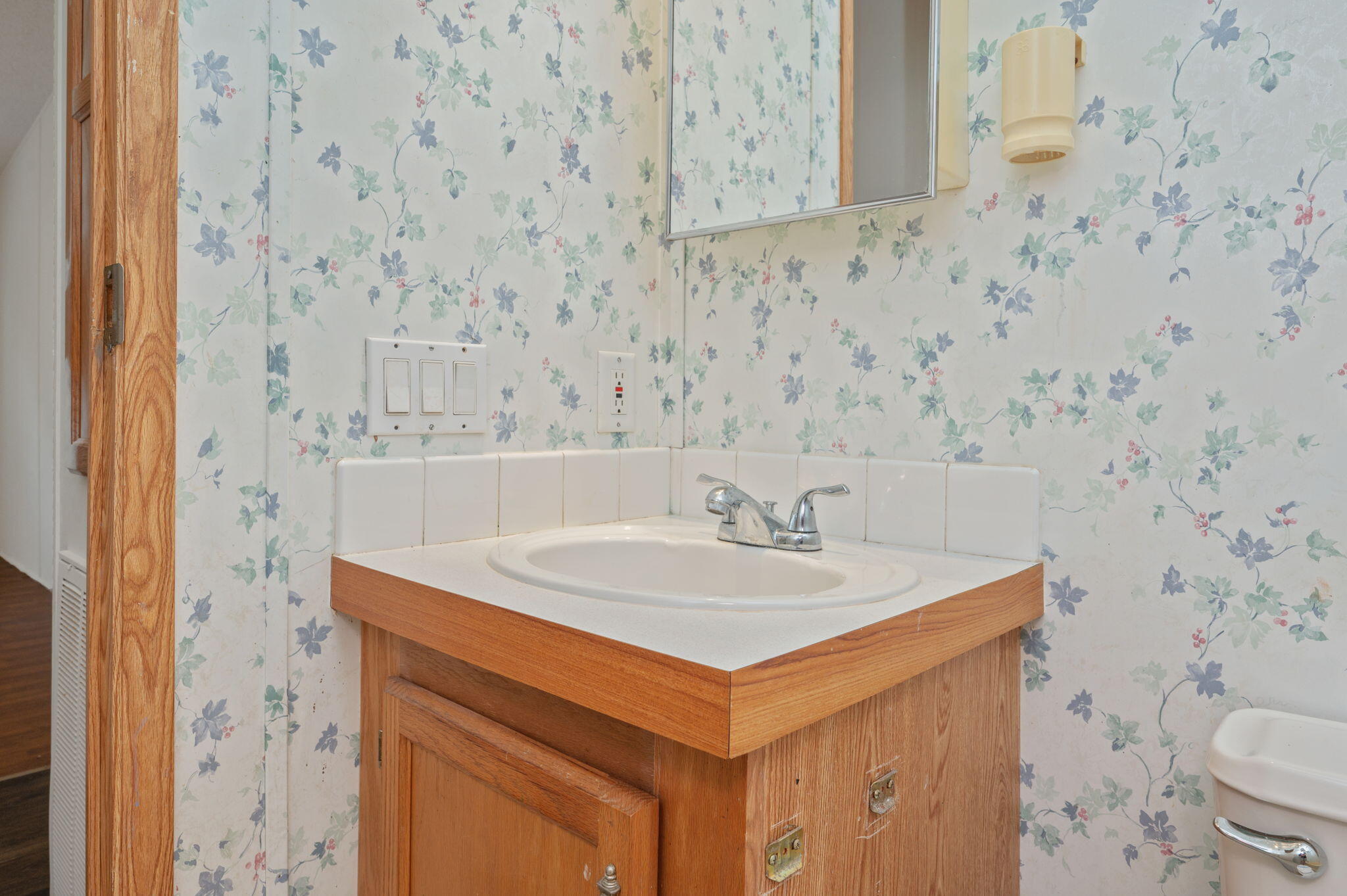 189 Benjamin Street Crestview, FL 32536 - Photo 33 of 40 a bathroom with a sink and a toilet
