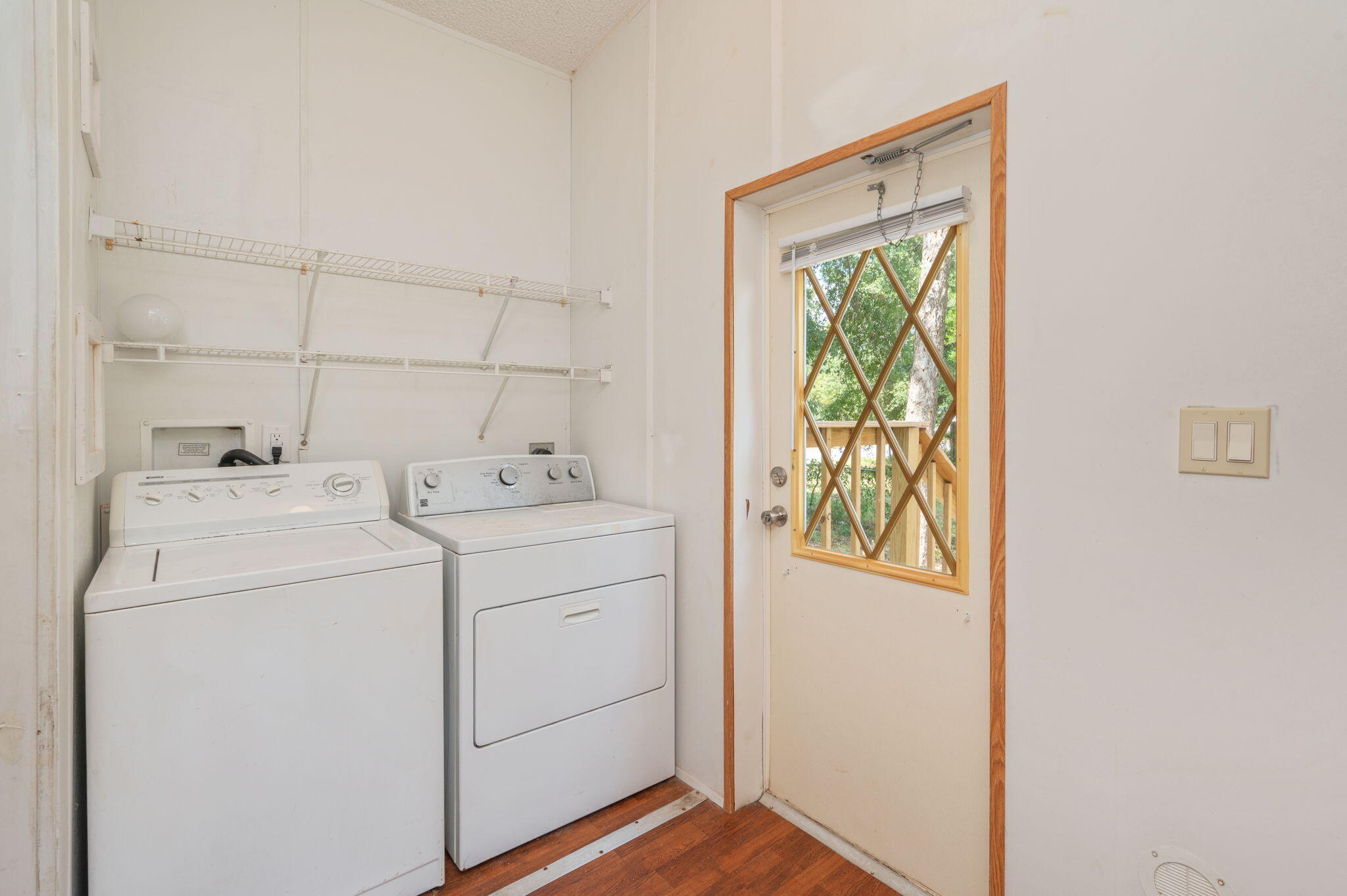 189 Benjamin Street Crestview, FL 32536 - Photo 34 of 40 a utility room with dryer and washer