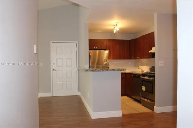 $2,200 | 7135 Northwest 179th Street, Unit 302, Hialeah, FL 33015