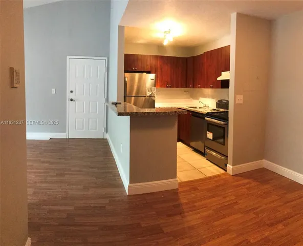 $2,200 | 7135 Northwest 179th Street, Unit 302, Hialeah, FL 33015