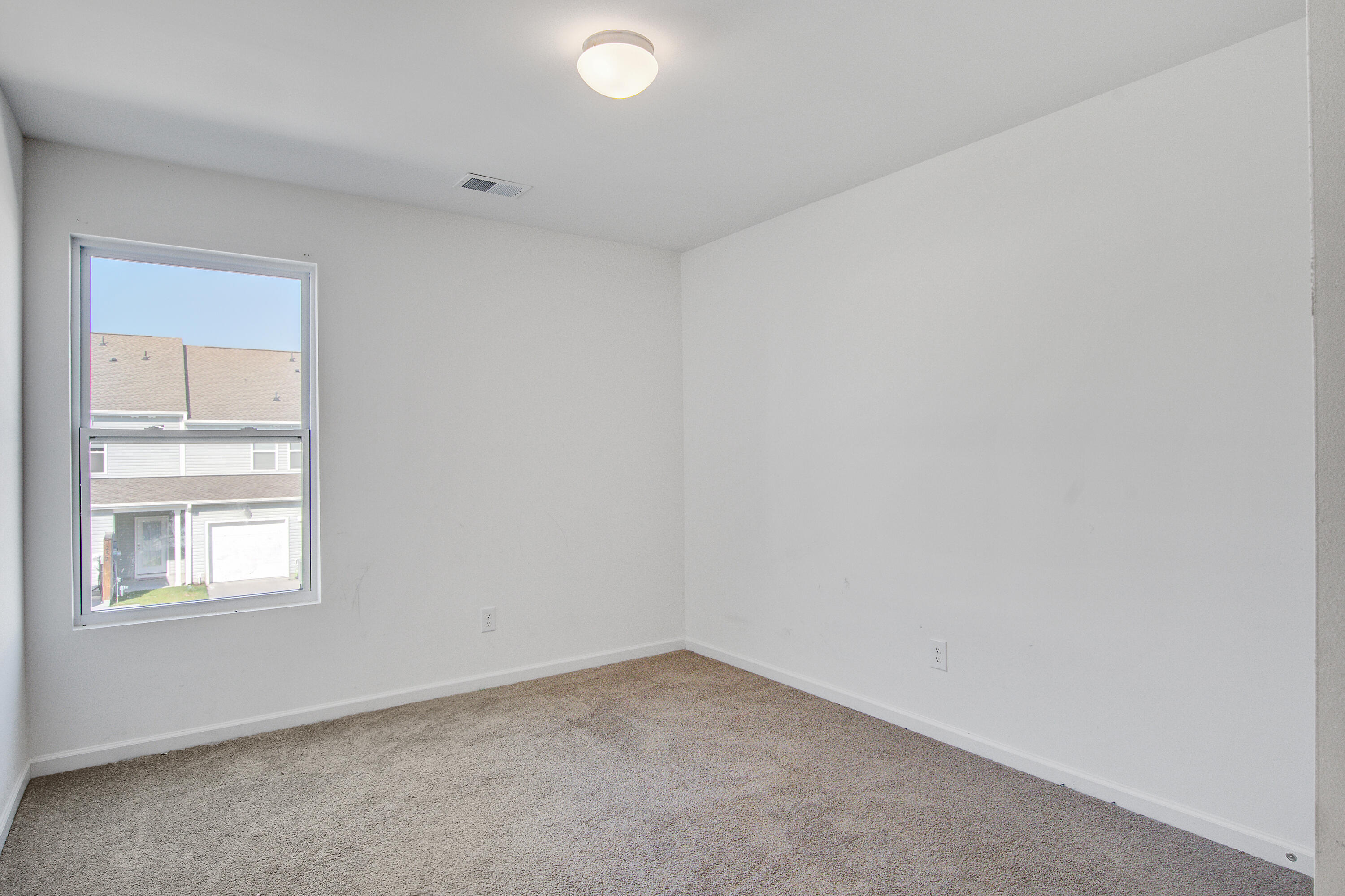 308 Surfbird Road Summerville, SC 29486 - Photo 14 of 24 308 (22)