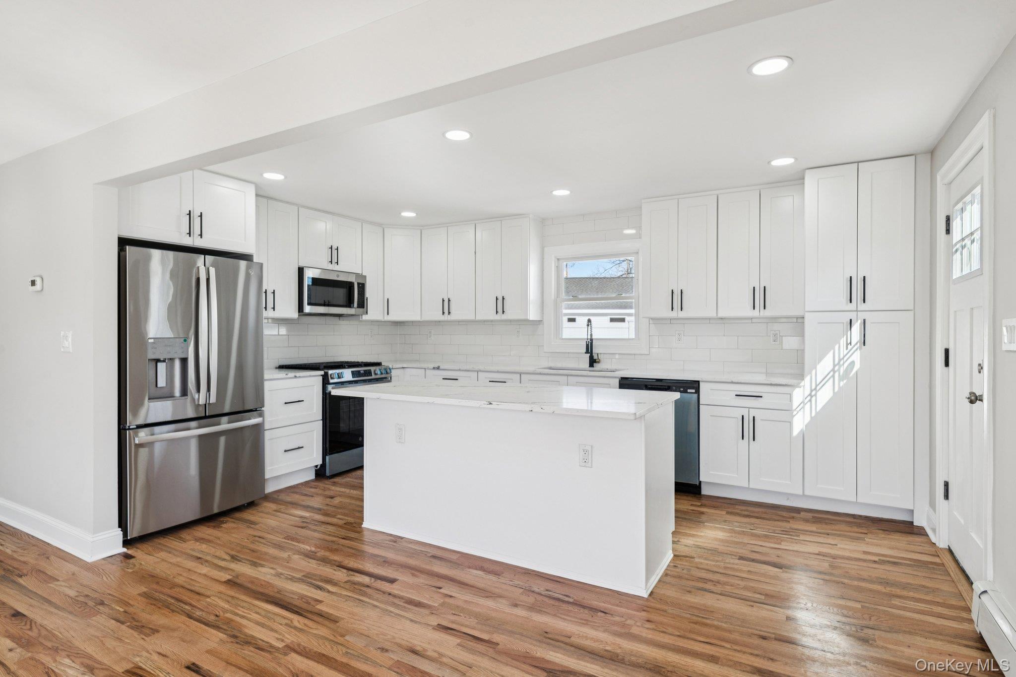 38 East Somerset Road Amityville, NY 11701 - Photo 11 of 33