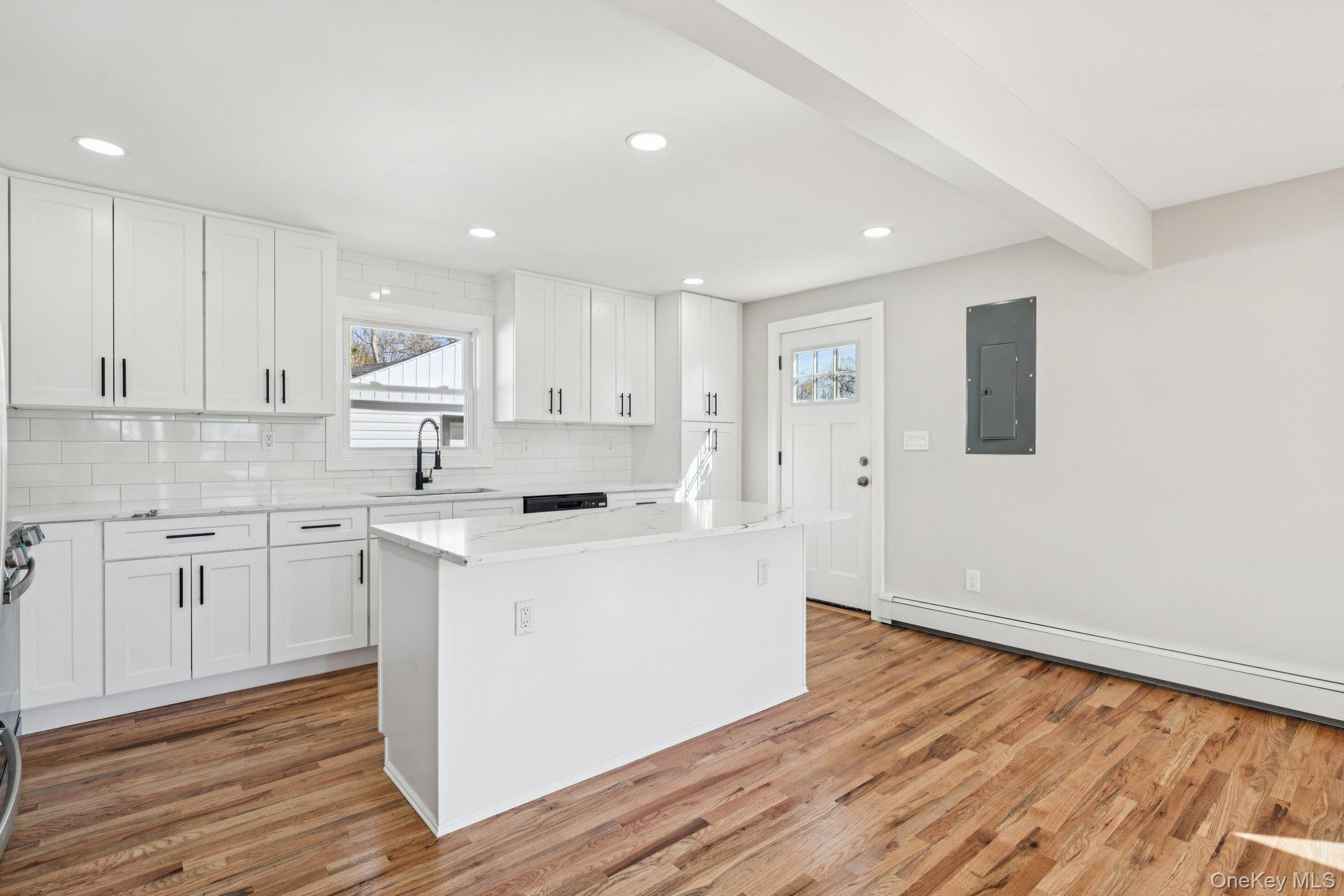 38 East Somerset Road Amityville, NY 11701 - Photo 12 of 33