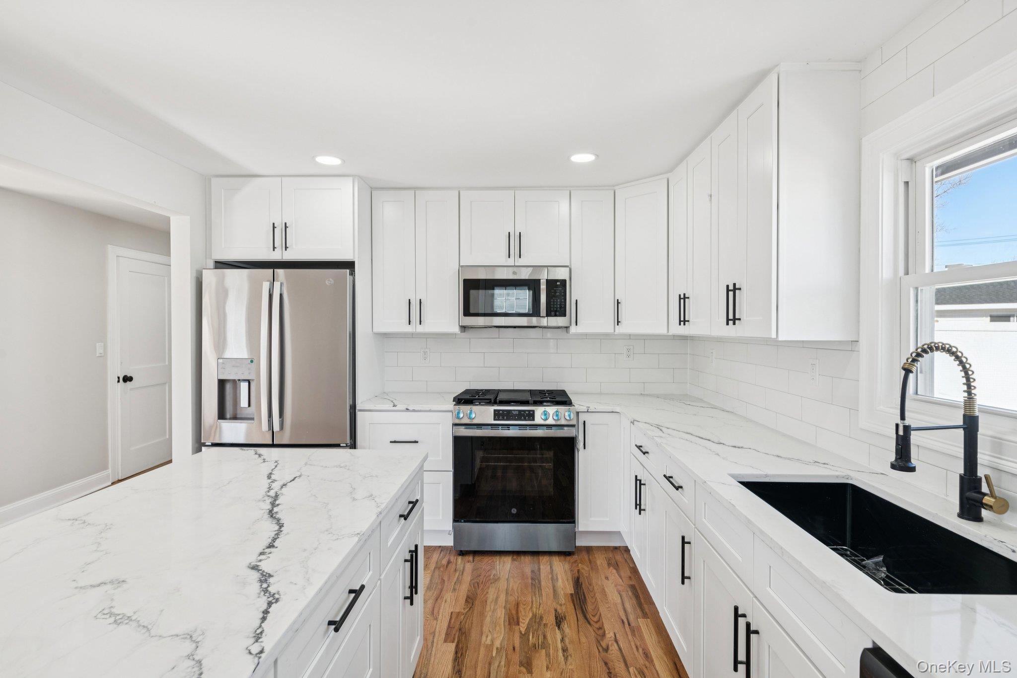 38 East Somerset Road Amityville, NY 11701 - Photo 13 of 33