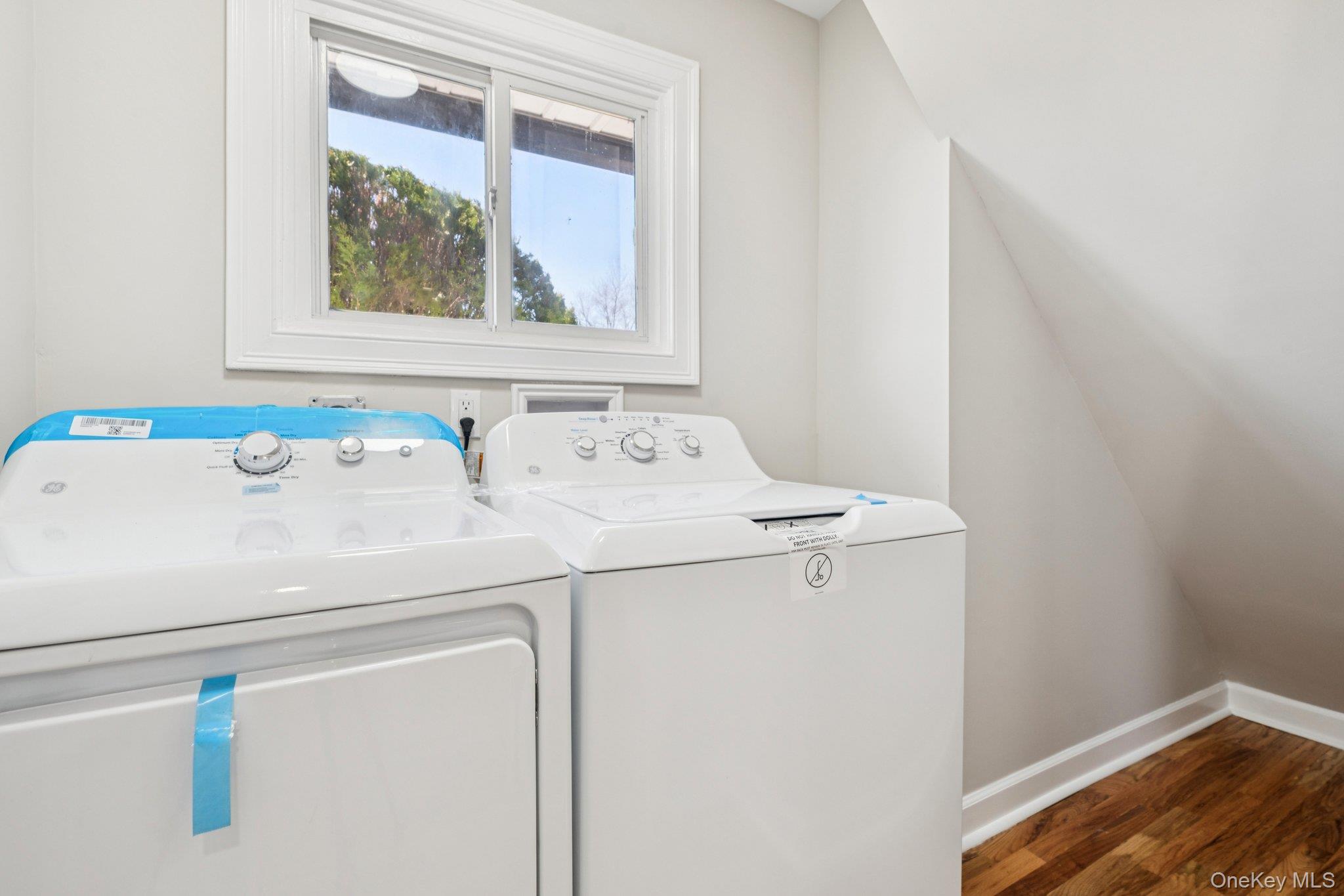 38 East Somerset Road Amityville, NY 11701 - Photo 15 of 33