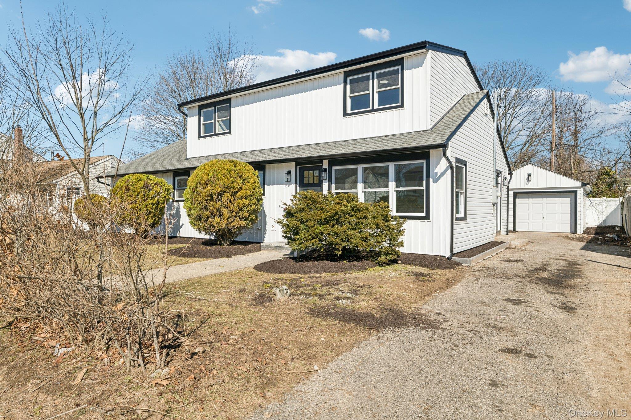 38 East Somerset Road Amityville, NY 11701 - Photo 2 of 33