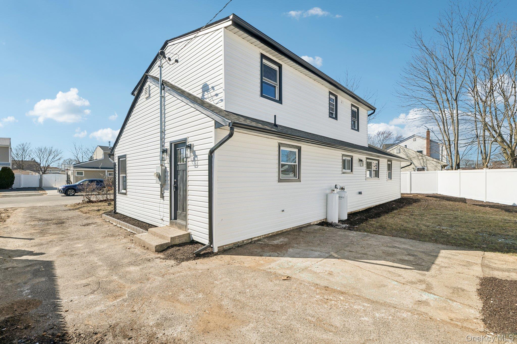 38 East Somerset Road Amityville, NY 11701 - Photo 29 of 33