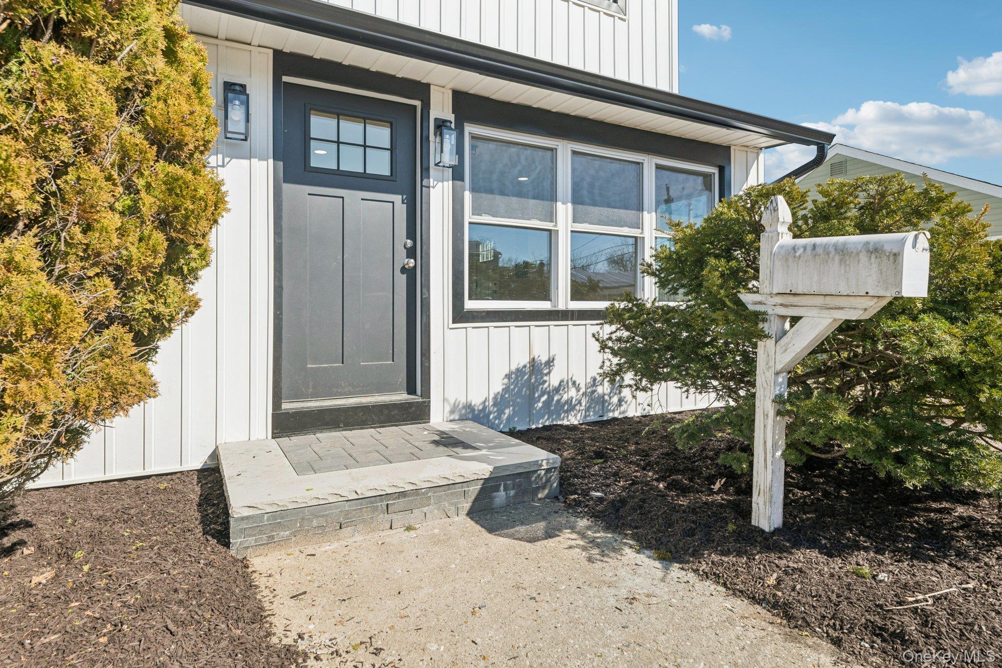 38 East Somerset Road Amityville, NY 11701 - Photo 4 of 33