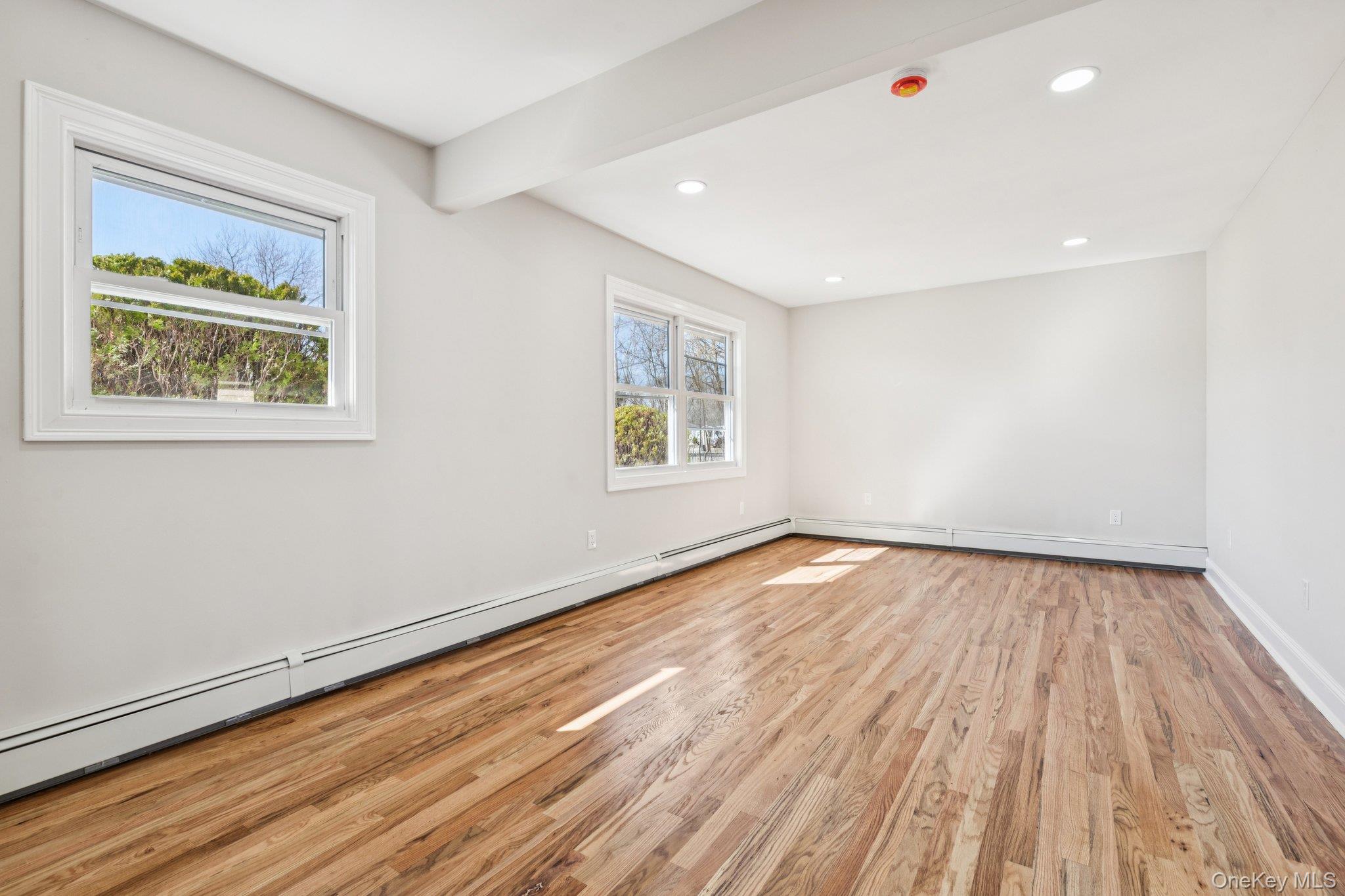 38 East Somerset Road Amityville, NY 11701 - Photo 5 of 33