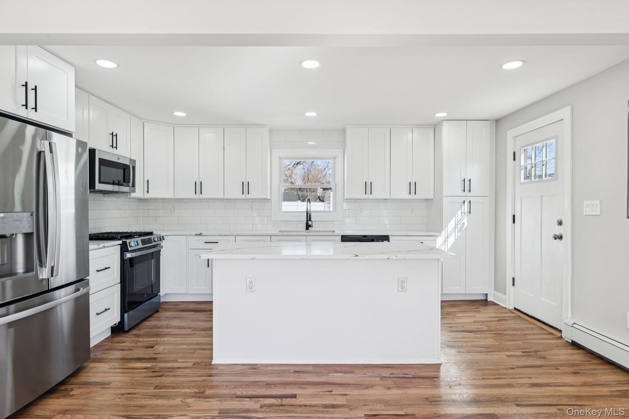 38 East Somerset Road Amityville, NY 11701 - Photo 10 of 33