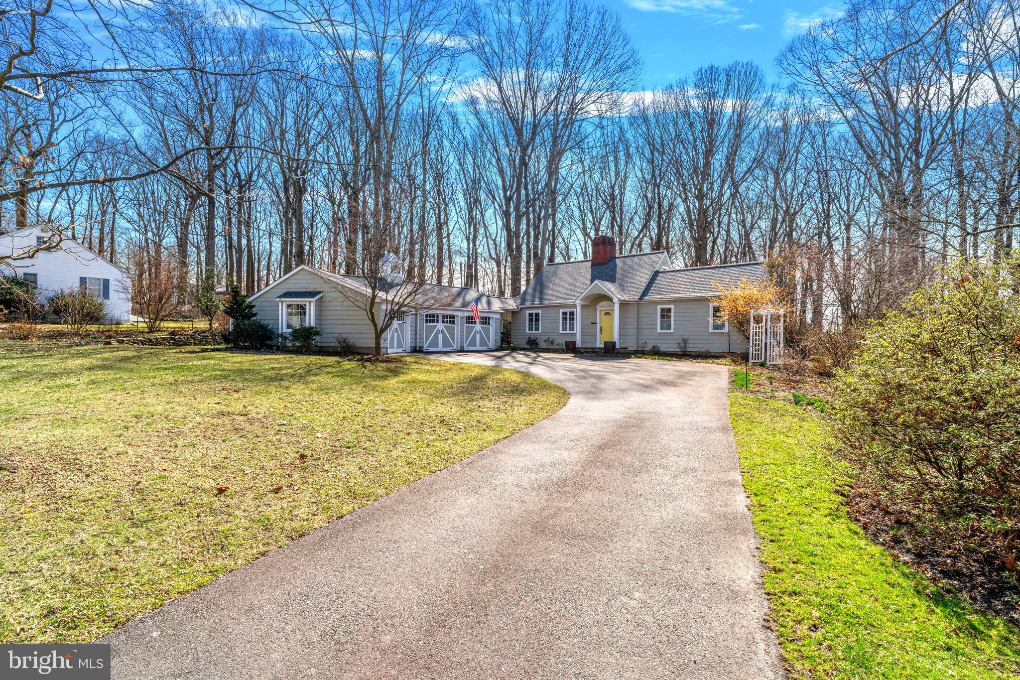 272 Brae Bourn Road Huntingdon Valley, PA 19006 - Photo 2 of 40 Driveway view