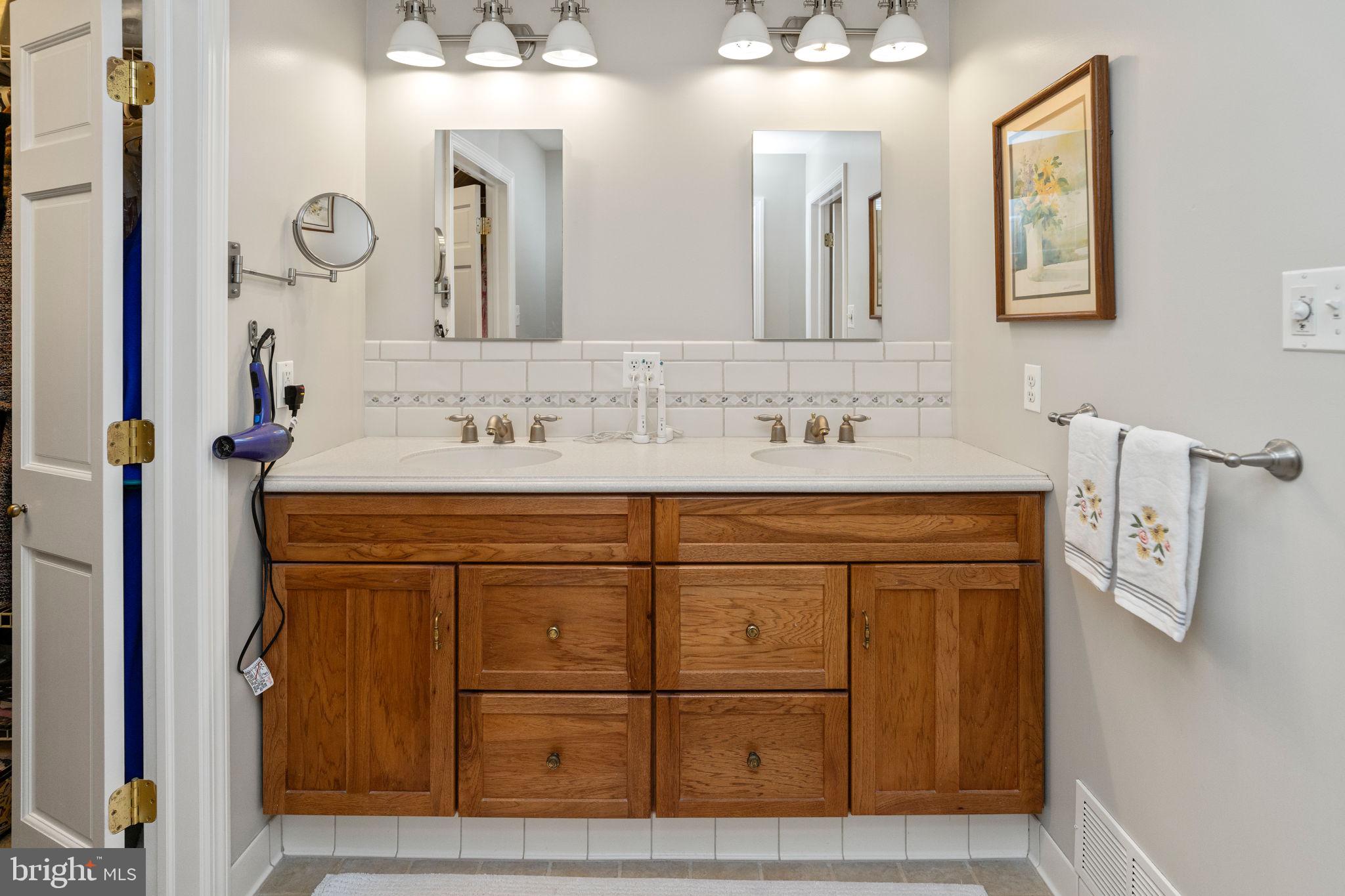 272 Brae Bourn Road Huntingdon Valley, PA 19006 - Photo 26 of 40 Master bath sinks