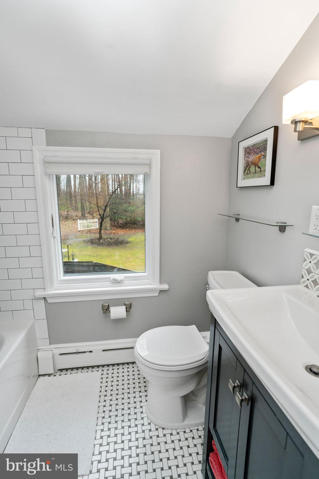 272 Brae Bourn Road Huntingdon Valley, PA 19006 - Photo 32 of 40 Second floor bath