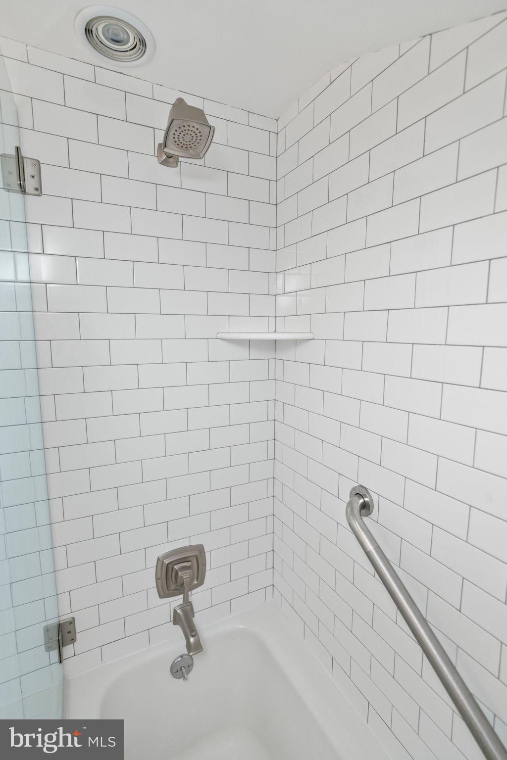 272 Brae Bourn Road Huntingdon Valley, PA 19006 - Photo 33 of 40 Second floor bath
