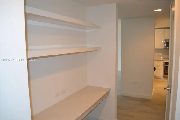 $5,500 | 999 Southwest 1st Avenue, Unit 3117, Miami, FL 33130