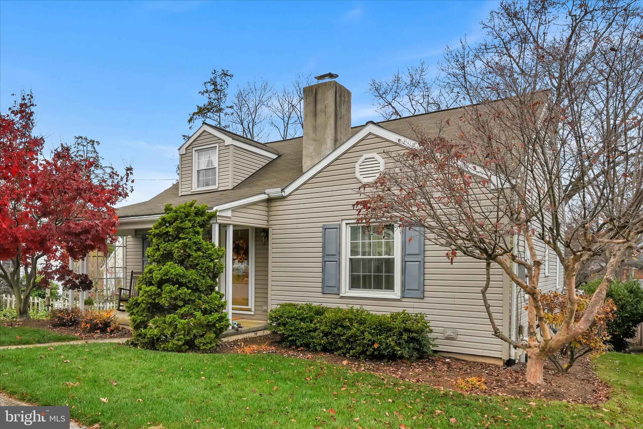 223 Lemon Street Elizabethtown, PA 17022 - Photo 2 of 31 a front view of a house with garden