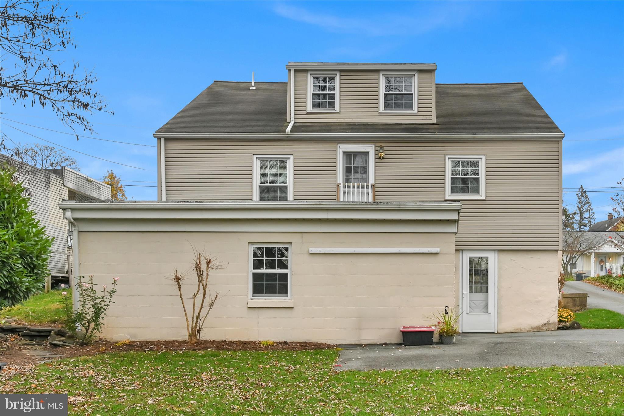 223 Lemon Street Elizabethtown, PA 17022 - Photo 29 of 31 a front view of a house with a yard