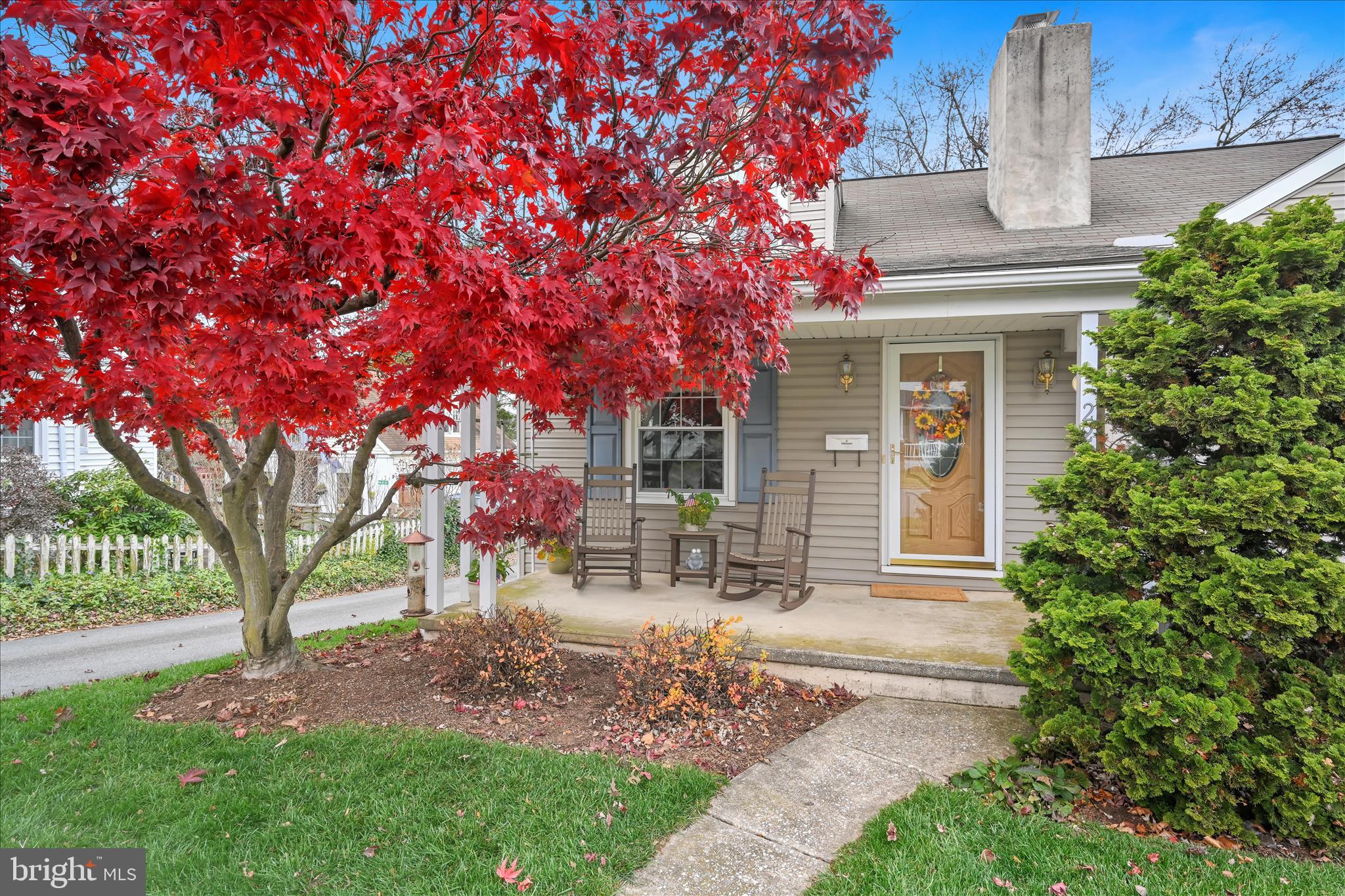 223 Lemon Street Elizabethtown, PA 17022 - Photo 7 of 31 a front view of a house with garden