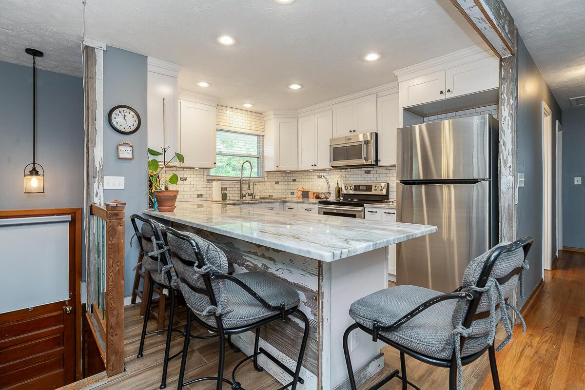1380 Thurell Road Columbus, OH 43229 - Photo 9 of 27 Eating Space