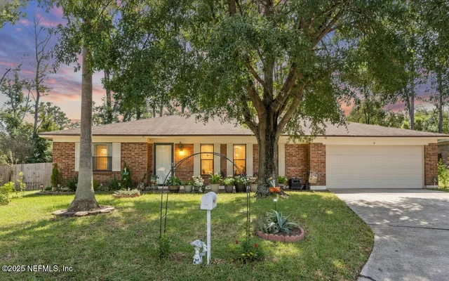 a view of a yard in front of a house