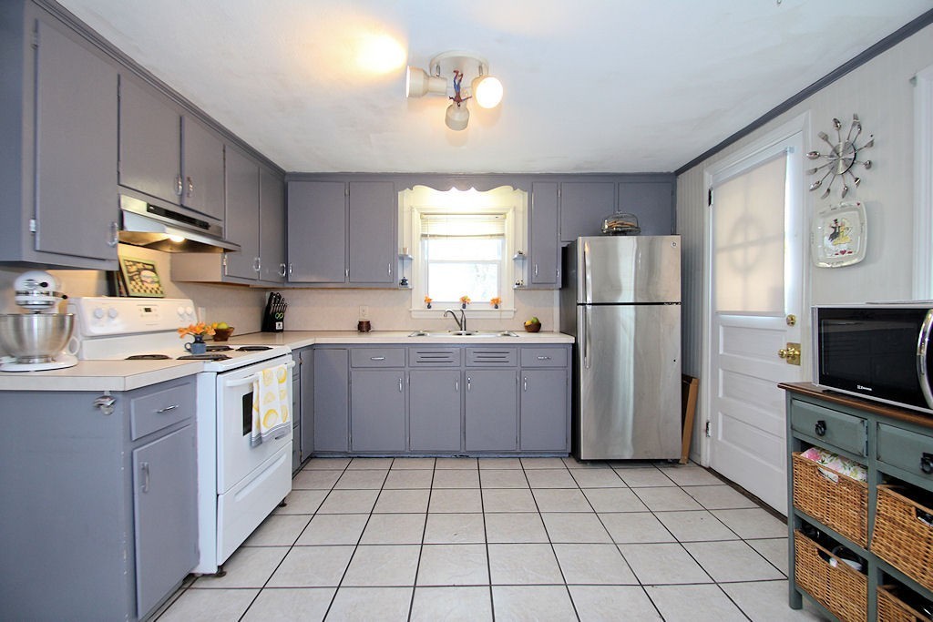 136 Harkness Avenue Springfield, MA 01118 - Photo 9 of 28 Gallery Image 9