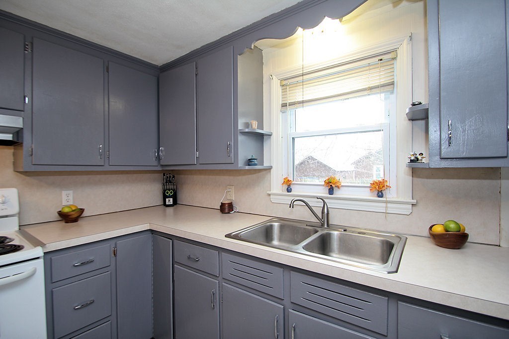 136 Harkness Avenue Springfield, MA 01118 - Photo 10 of 28 Gallery Image 10