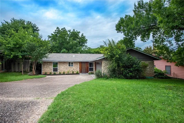 $2,700 | 3302 Catalina Drive, Austin, TX 78741