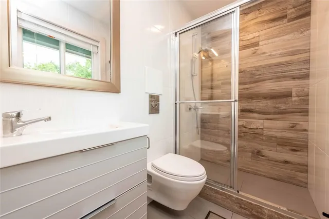 $2,700 | 3302 Catalina Drive, Austin, TX 78741