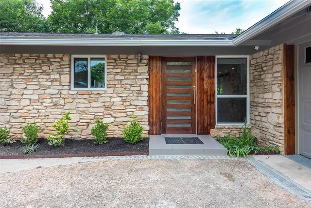 $2,700 | 3302 Catalina Drive, Austin, TX 78741