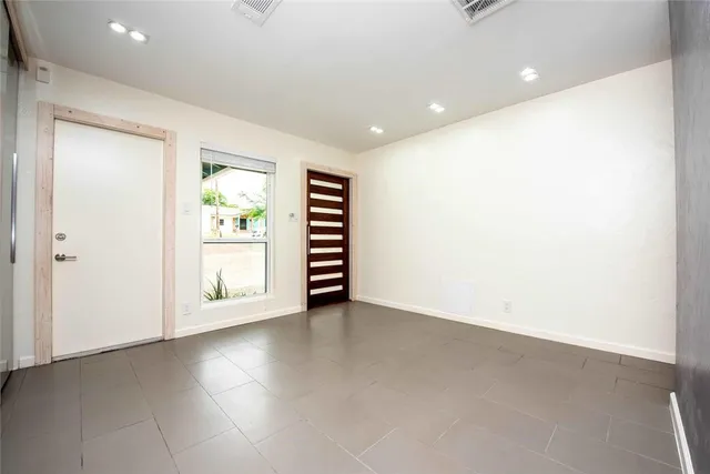 $2,700 | 3302 Catalina Drive, Austin, TX 78741