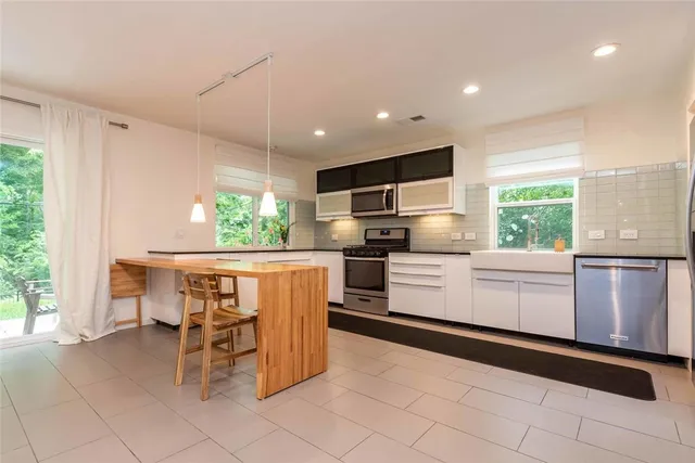 $2,700 | 3302 Catalina Drive, Austin, TX 78741