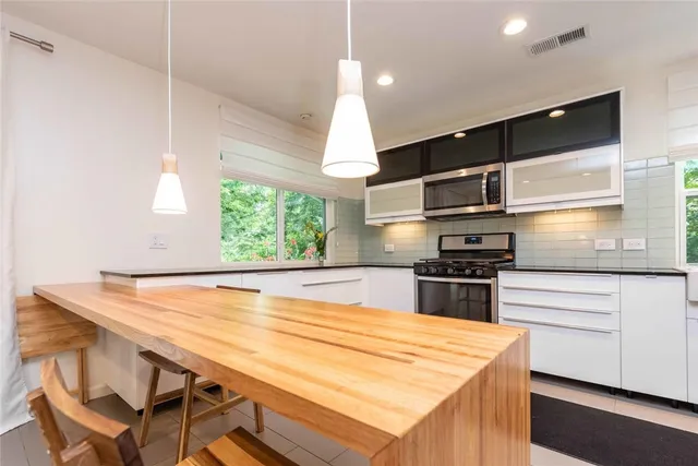 $2,700 | 3302 Catalina Drive, Austin, TX 78741