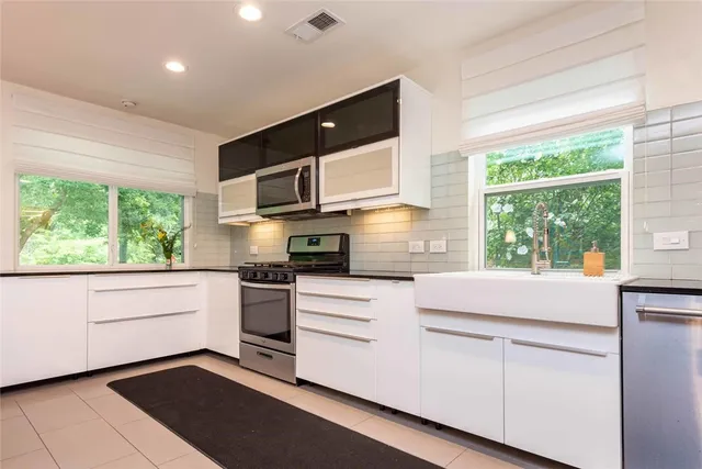 $2,700 | 3302 Catalina Drive, Austin, TX 78741