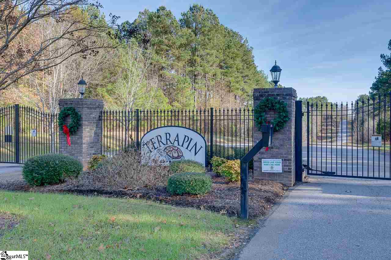 513 Terrapin Pointe Road Hodges, SC 29653 - Photo 2 of 17