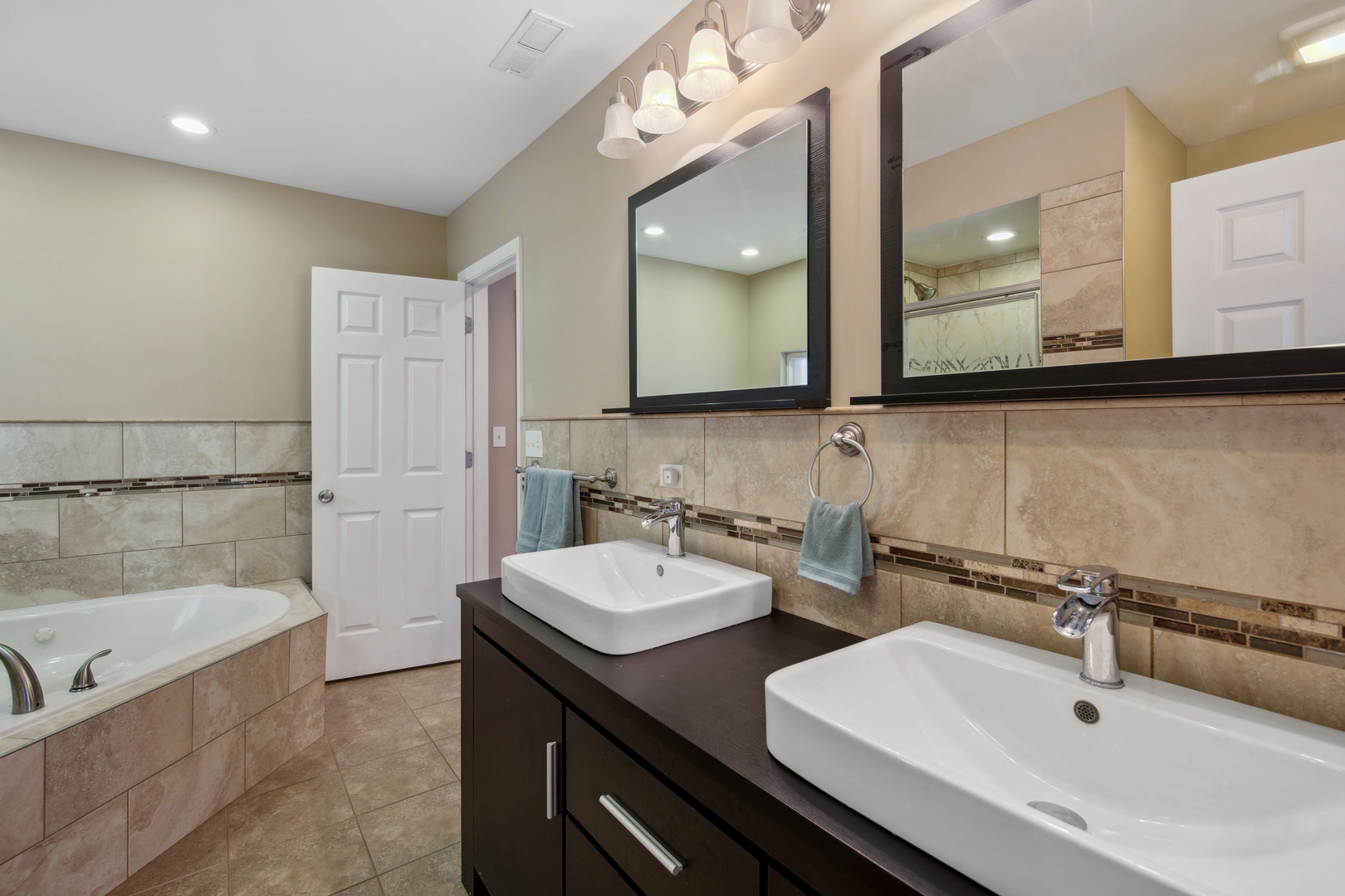 6029 North Ridge Avenue Chicago, IL 60660 - Photo 27 of 46 Gallery Image 27