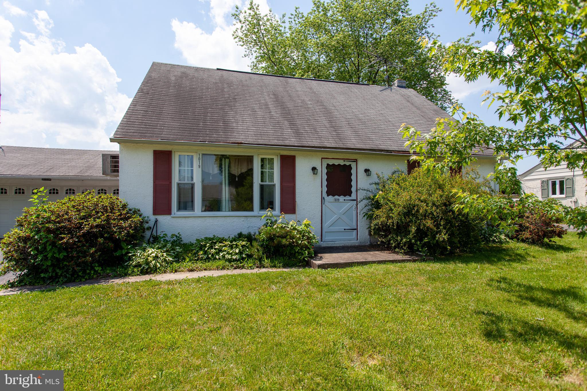 1019 Cardinal Road Audubon, PA 19403 - Photo 3 of 26 Welcome Home!