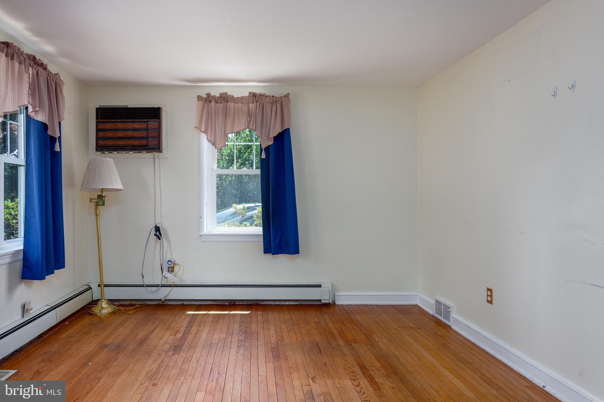 1019 Cardinal Road Audubon, PA 19403 - Photo 5 of 26 Living Room