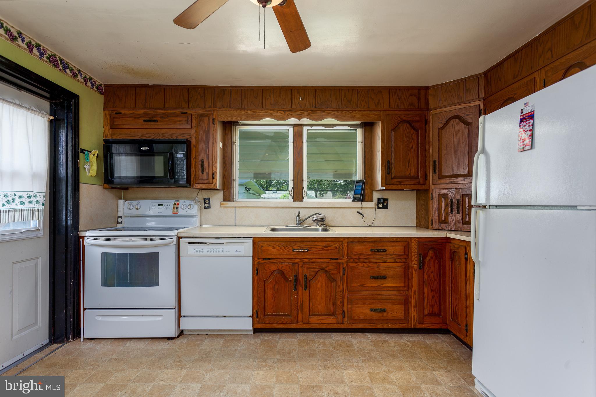 1019 Cardinal Road Audubon, PA 19403 - Photo 6 of 26 Eat-In Kitchen
