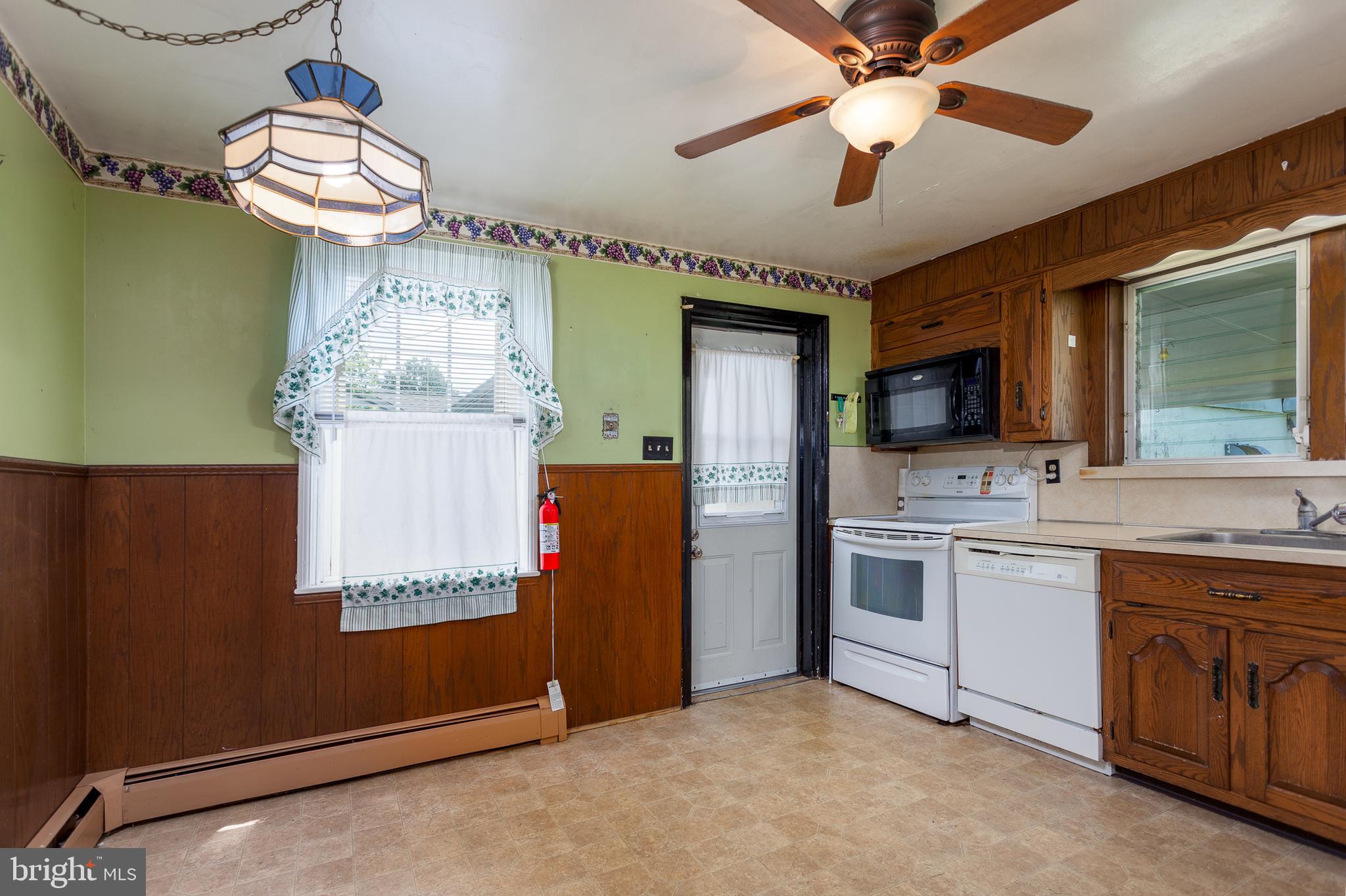 1019 Cardinal Road Audubon, PA 19403 - Photo 8 of 26 Kitchen