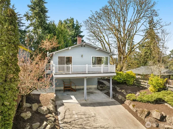 $700,000 | 10317 Roosevelt Way Northeast, Seattle, WA 98125
