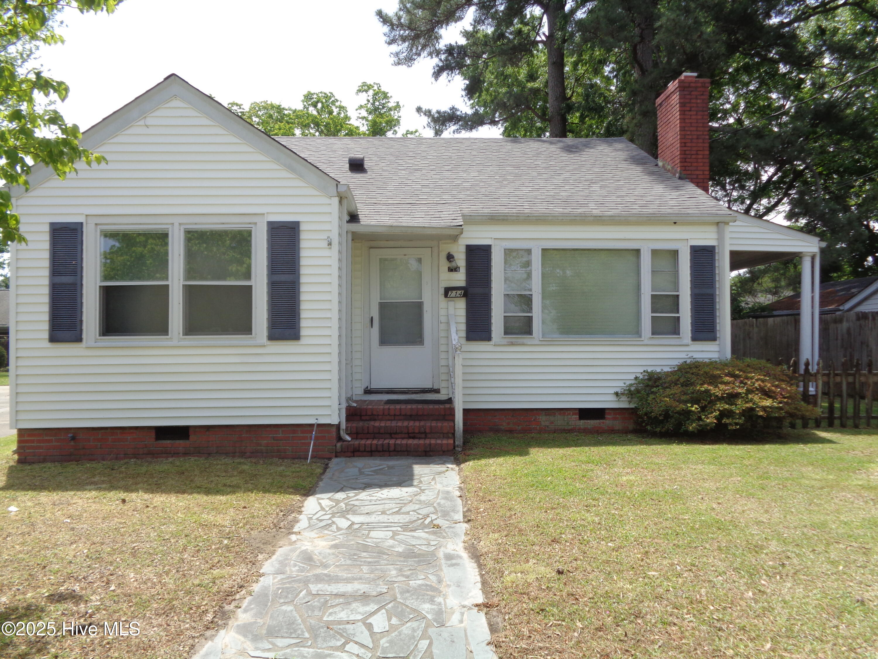 714 Cameron Drive Kinston, NC 28501 - Photo 15 of 15 Front
