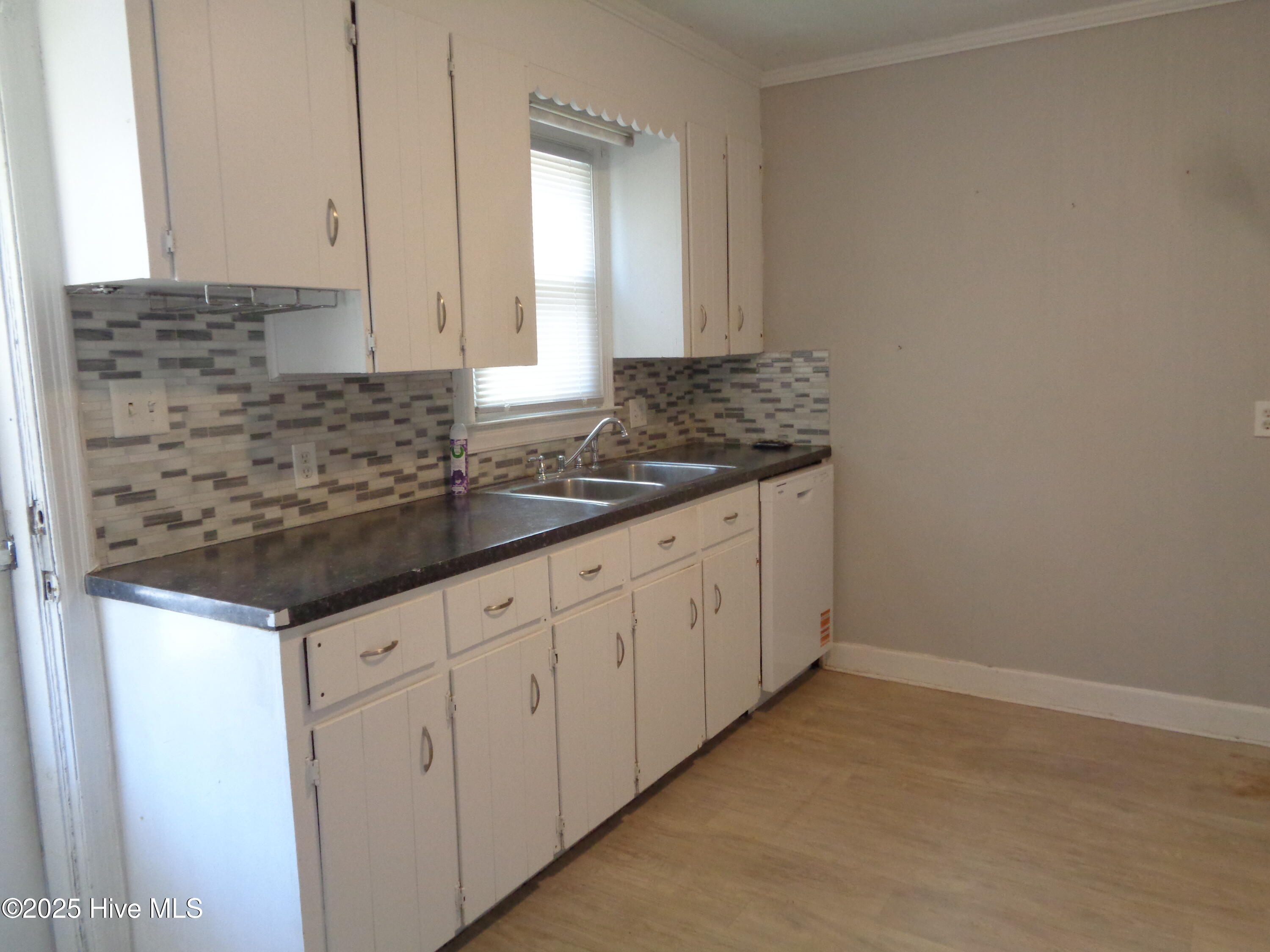 714 Cameron Drive Kinston, NC 28501 - Photo 4 of 15 Kitchen