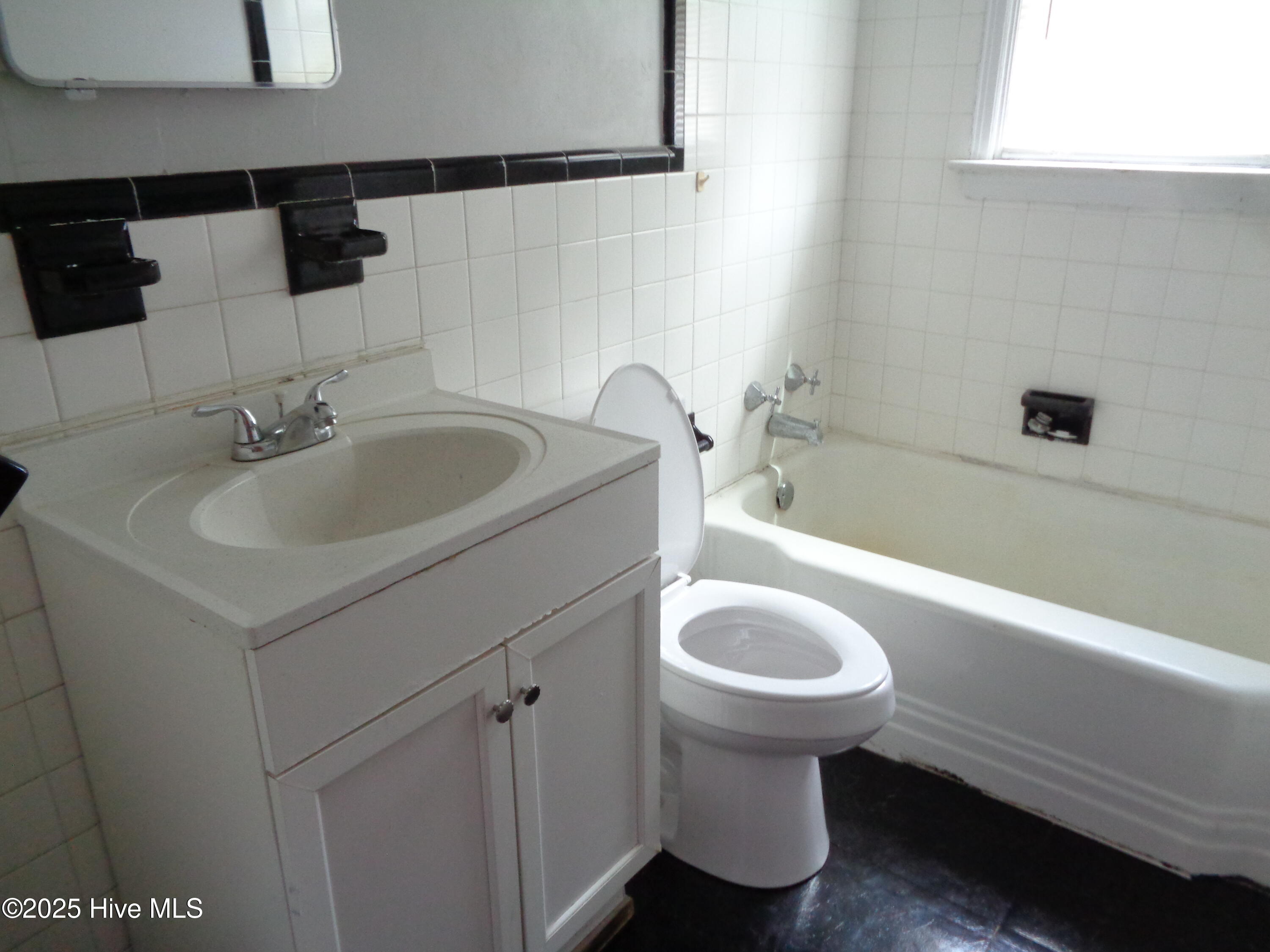 714 Cameron Drive Kinston, NC 28501 - Photo 7 of 15 Hall Bath