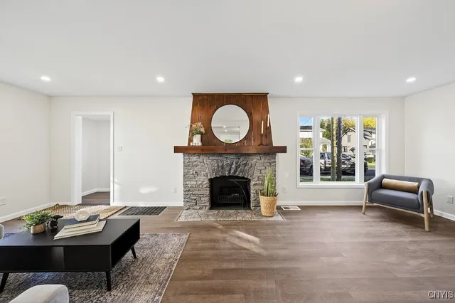 $2,500 | 127 West Warrington Road, Syracuse, NY 13205