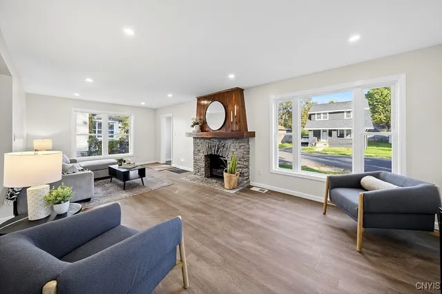 $2,500 | 127 West Warrington Road, Syracuse, NY 13205