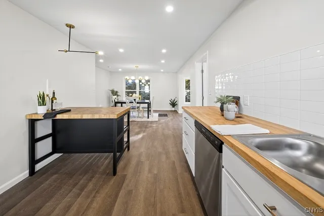 $2,500 | 127 West Warrington Road, Syracuse, NY 13205