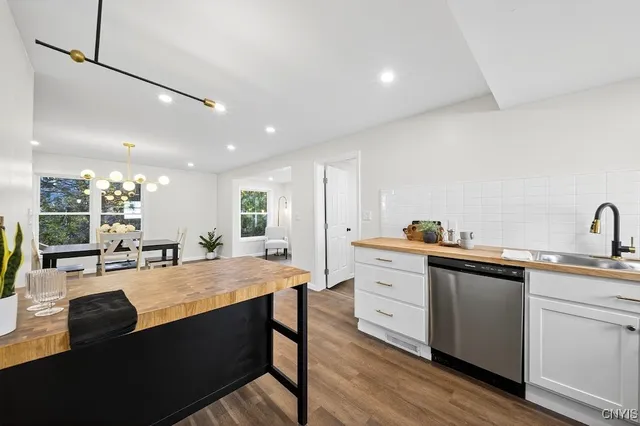 $2,500 | 127 West Warrington Road, Syracuse, NY 13205